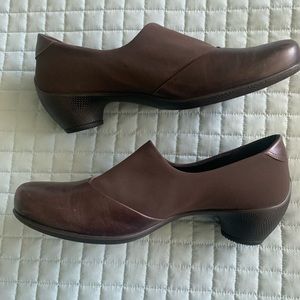 Ecco Shoes size 9.5 leather and stretch uppers